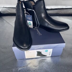 2. Universal Thread Brenna Bootie Sz 9.5 memory foam Chelsea low heel winter